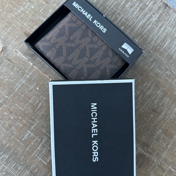 Michael Kor’s Men’s Wallet - Picture 1 of 5